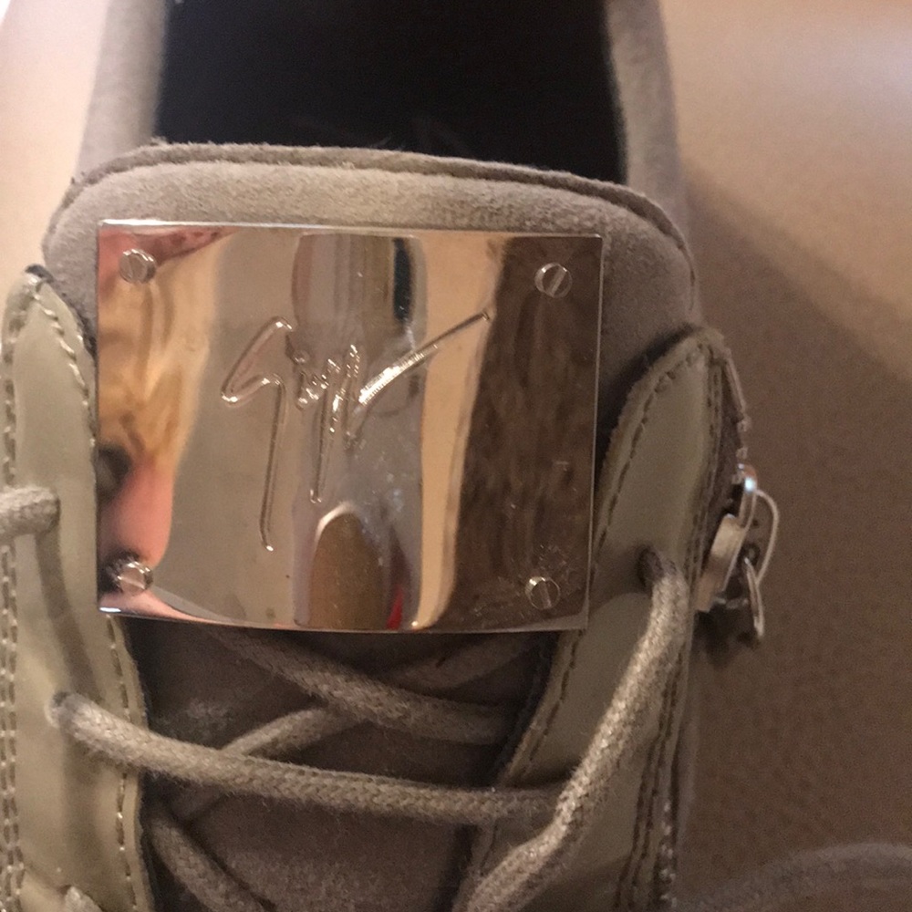 Sneakers - Picture 5 of 5